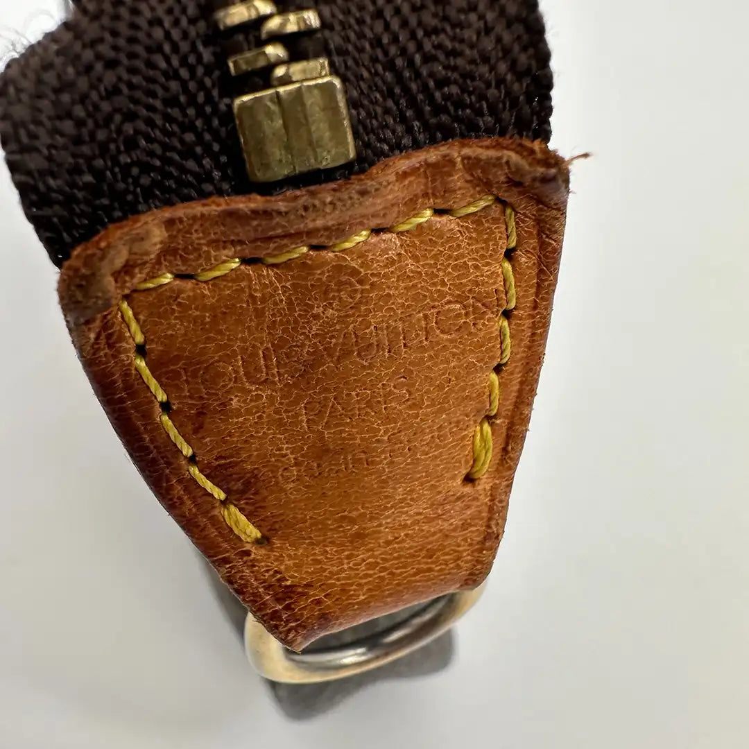 Louis Vuitton Pochette Accessoires Monogram Canvas / gut Louis Vuitton