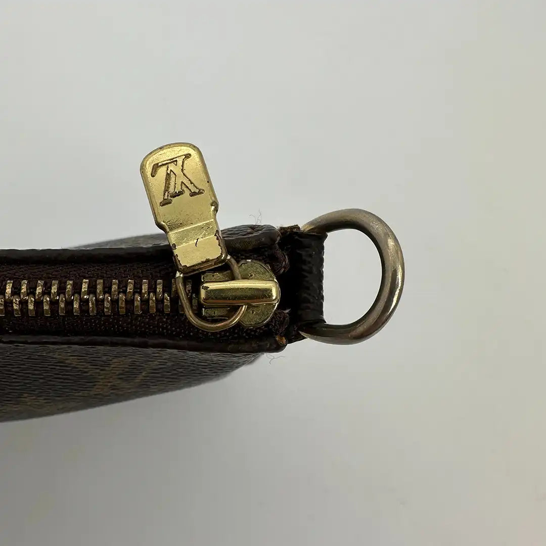 Louis Vuitton Pochette Accessoires Monogram Canvas / gut Louis Vuitton