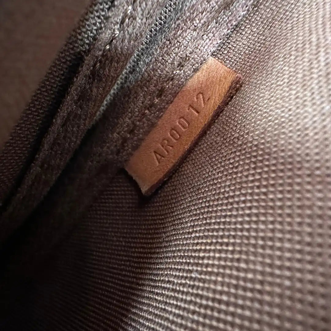 Louis Vuitton Pochette Accessoires Monogram Canvas / gut Louis Vuitton