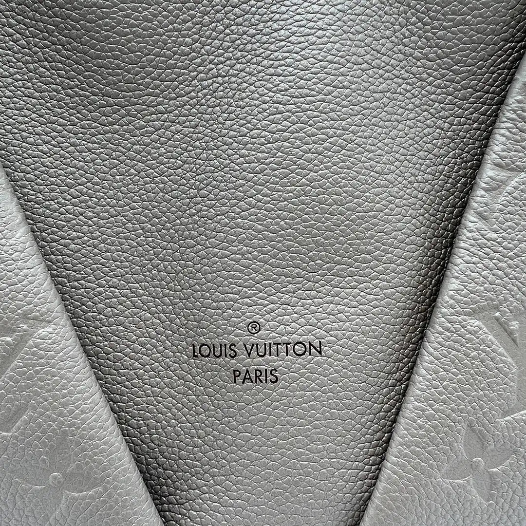Louis Vuitton V Tote MM Monogram Tourterelle Empreinte Leder grau / neuwertig Louis Vuitton