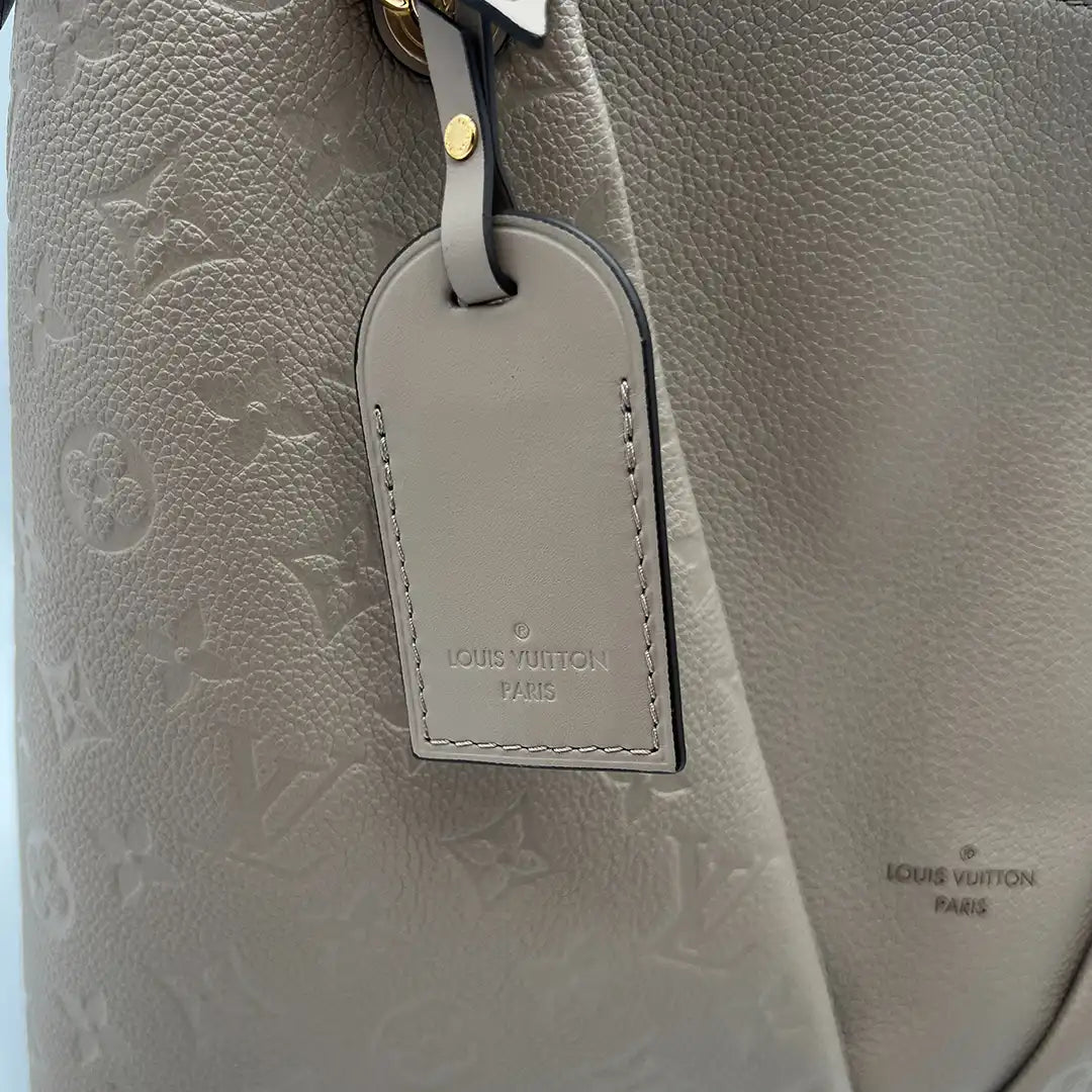 Louis Vuitton V Tote MM Monogram Tourterelle Empreinte Leder grau / neuwertig Louis Vuitton
