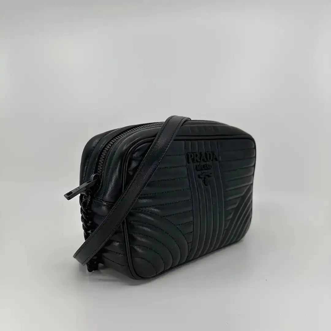 Prada Camera Bag All Black Edition / sehr gut Prada