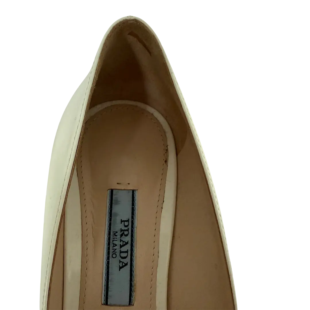 Prada Pumps aus Lackleder weiß Größe 36 1/2 /neuwertig Prada