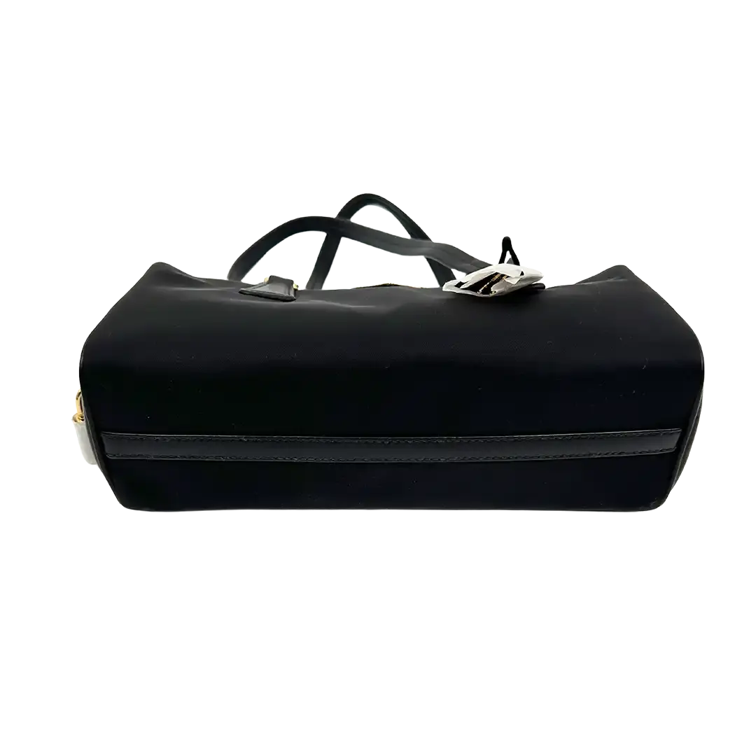 Prada mittelgroße Henkeltasche aus Re-Nylon und Leder / ungetragen Prada