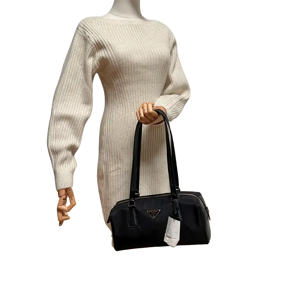 Prada mittelgroße Henkeltasche aus Re-Nylon und Leder / ungetragen Prada