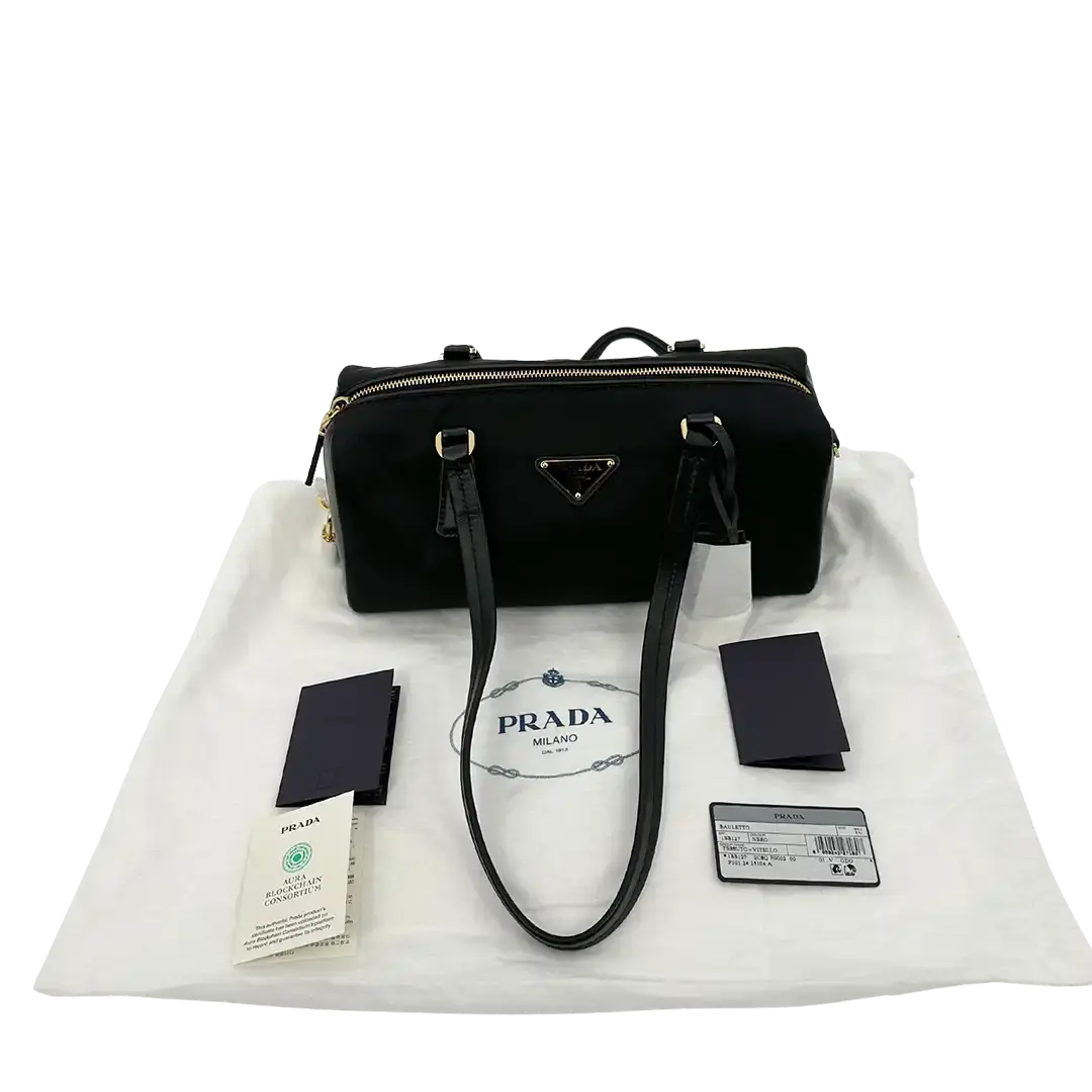 Prada mittelgroße Henkeltasche aus Re-Nylon und Leder / ungetragen Prada