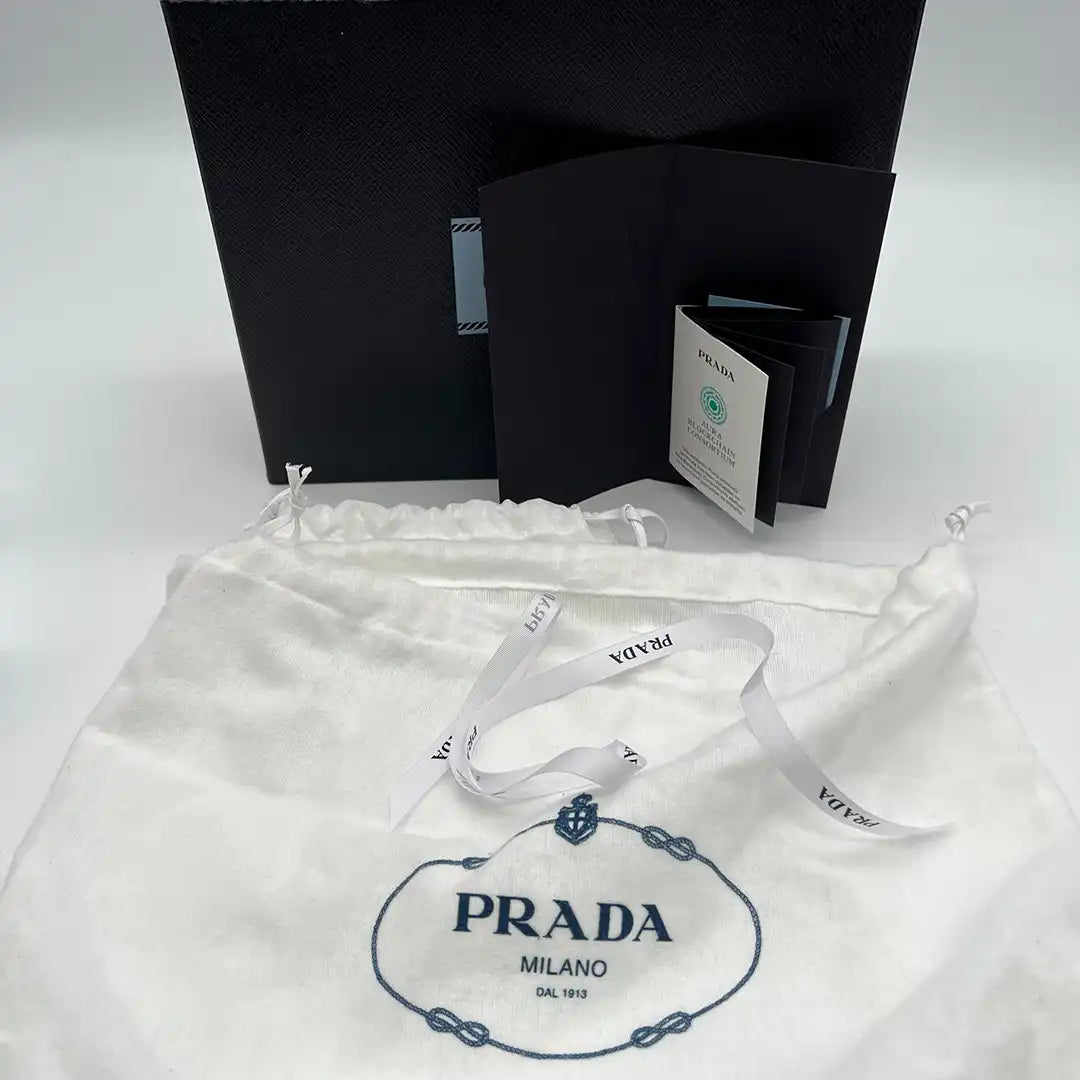 Prada Re-Edition 2005 Handtasche Saffiano Leder / schwarz Echtheitscheck