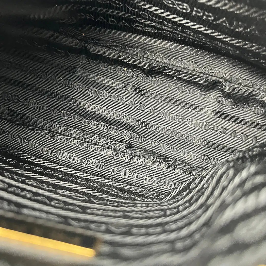 Prada Re-Edition 2005 Handtasche Saffiano Leder weiß Fullset / sehr gut Prada