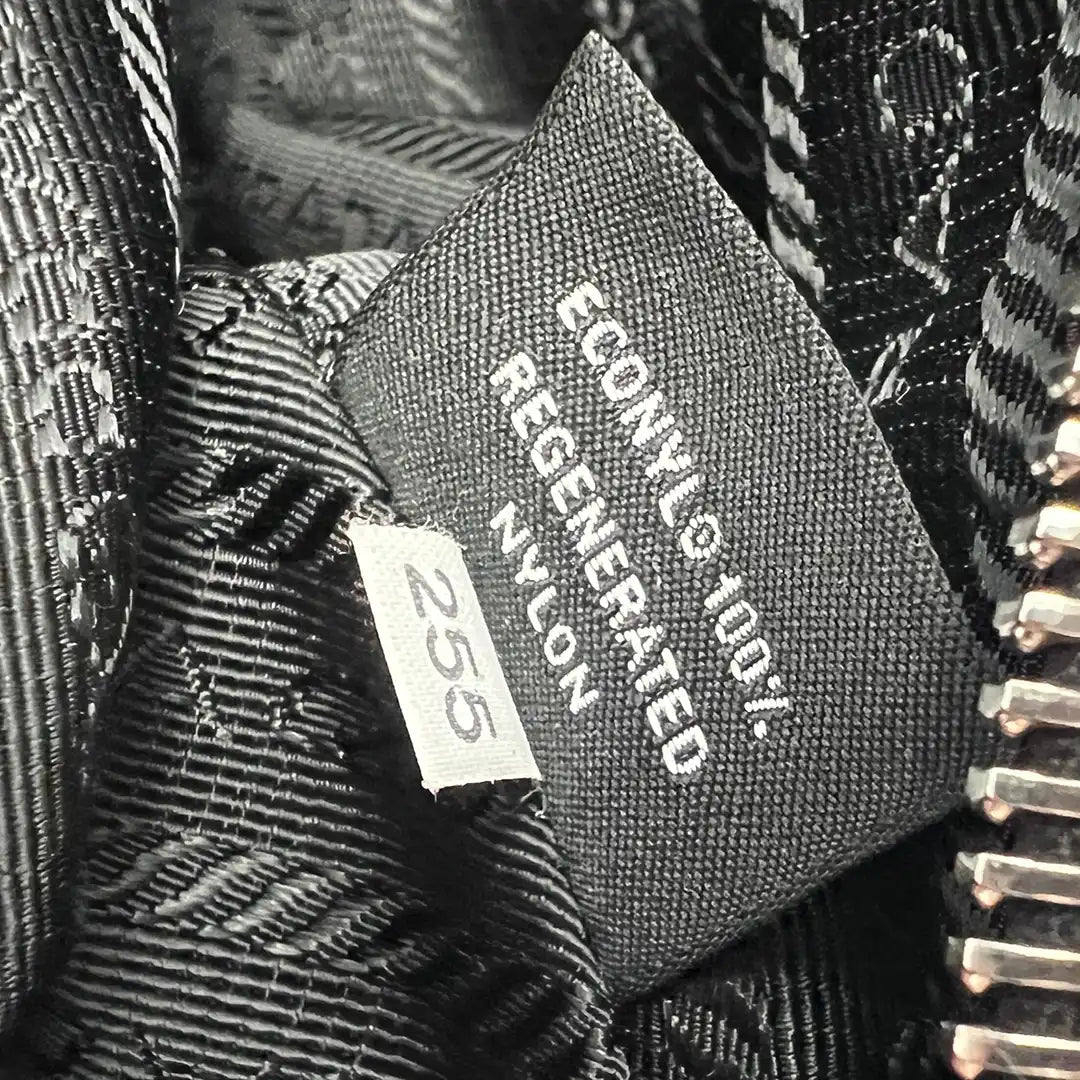 Prada Re-Nylon Traingle Crossbody Tasche schwarz / sehr gut Echtheitscheck