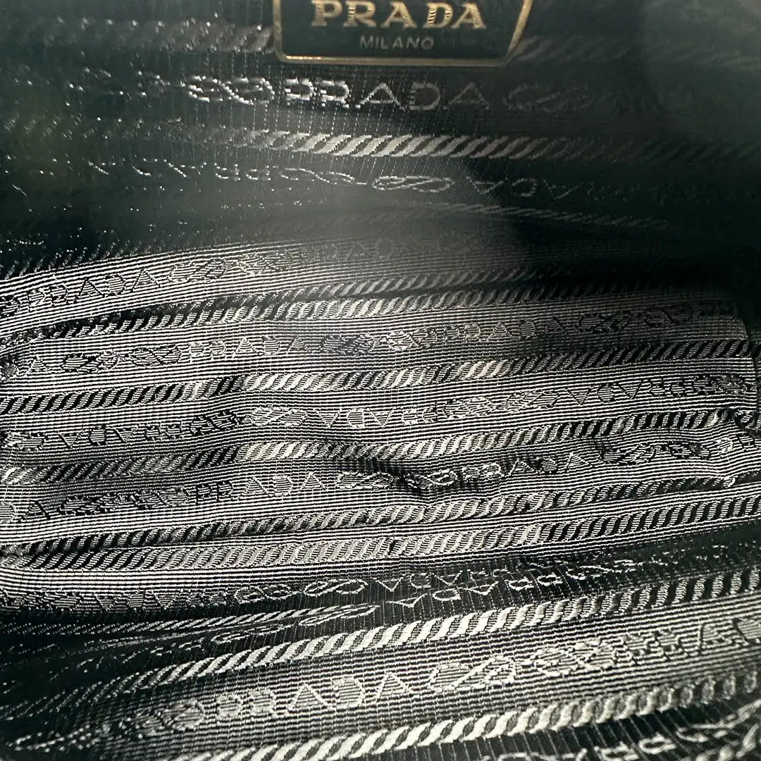 Prada Re-Edition 2005 Nylontasche schwarz gold Fullset / neu Prada