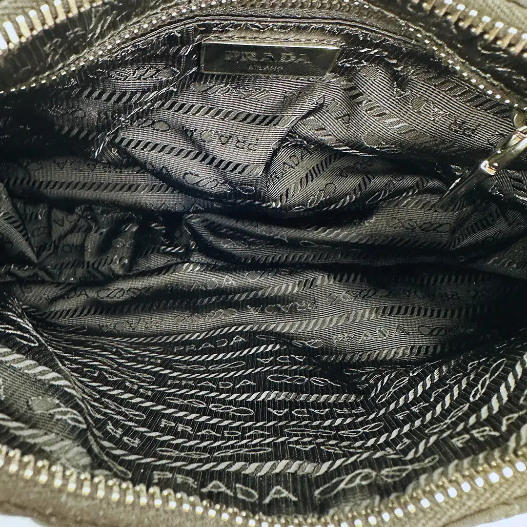 Prada Hobo Tasche Re-Nylon Padded Schultertasche schwarz / neuwertig Prada