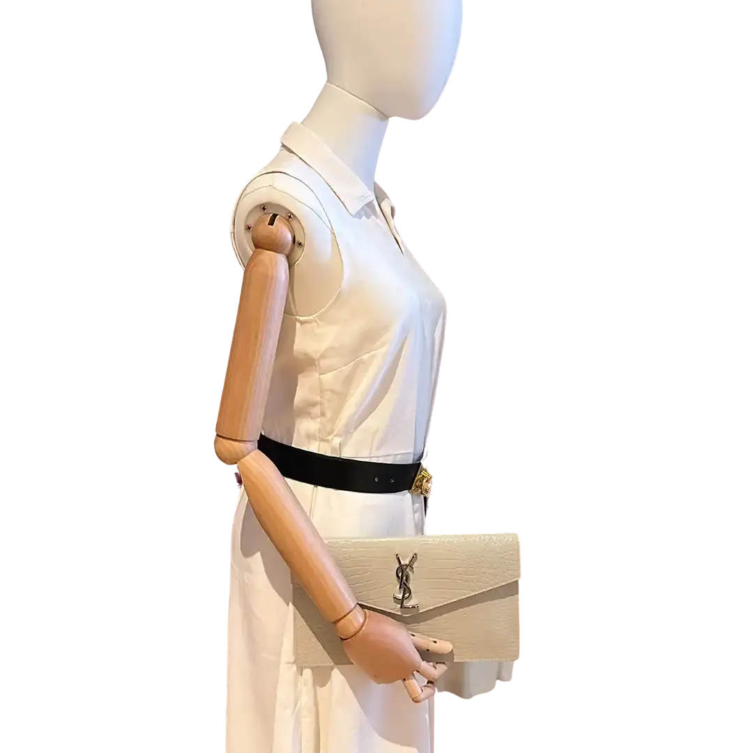 Saint Laurent Kalbsleder Krokodil geprägte Uptown Monogramm Pouch Creme / neuwertig Saint Laurent