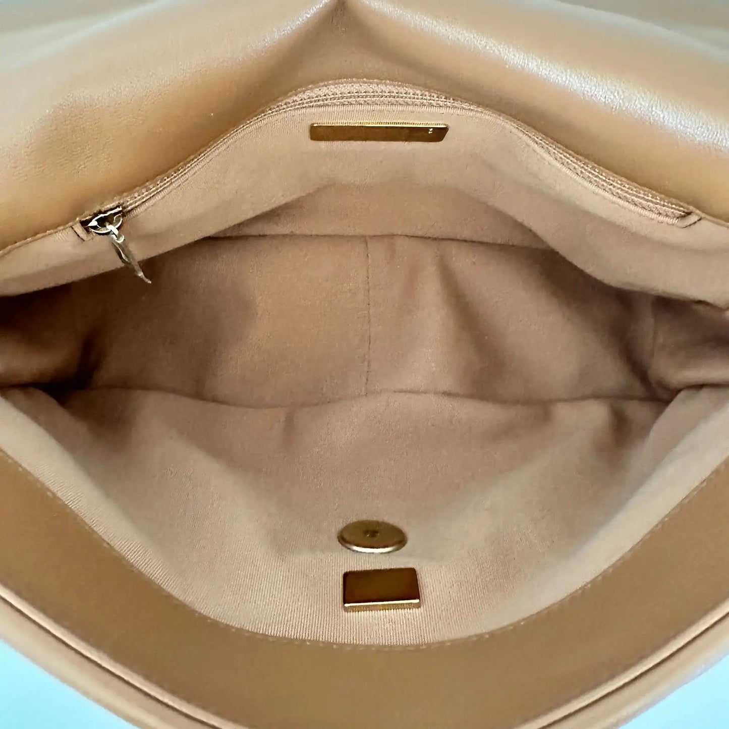 Chanel 19 Flap Bag Medium Tasche glänzendes Lammleder Caramel / sehr gut Chanel