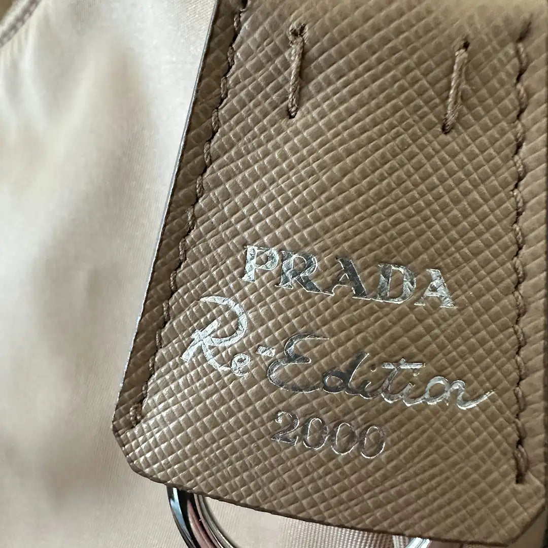 Prada Re-Edition 2000 Mini Bag aus Re-Nylon beige / sehr gut Prada
