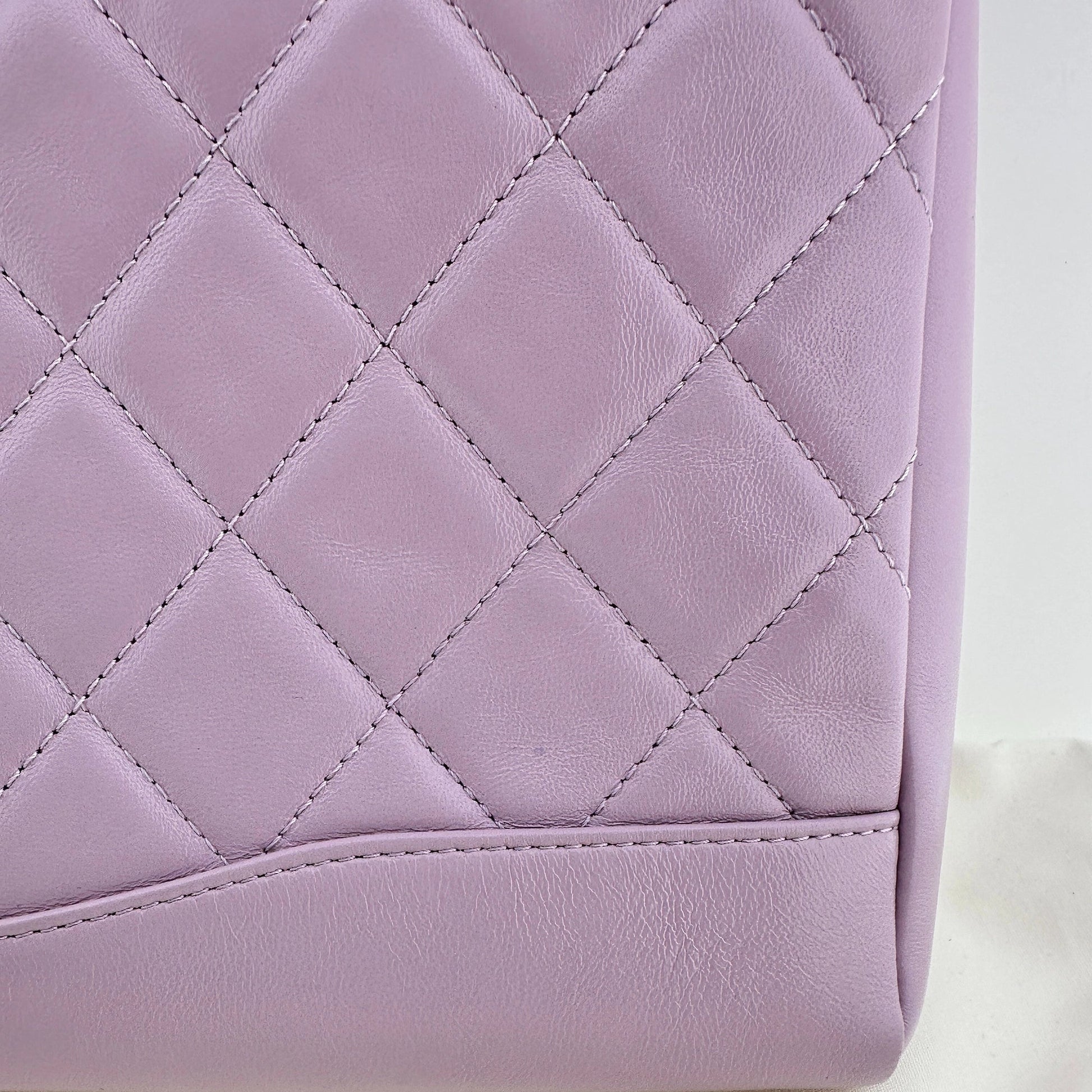 Chanel 31 light purple glänzendes Lammleder Shopper / sehr gut Louis Vuitton