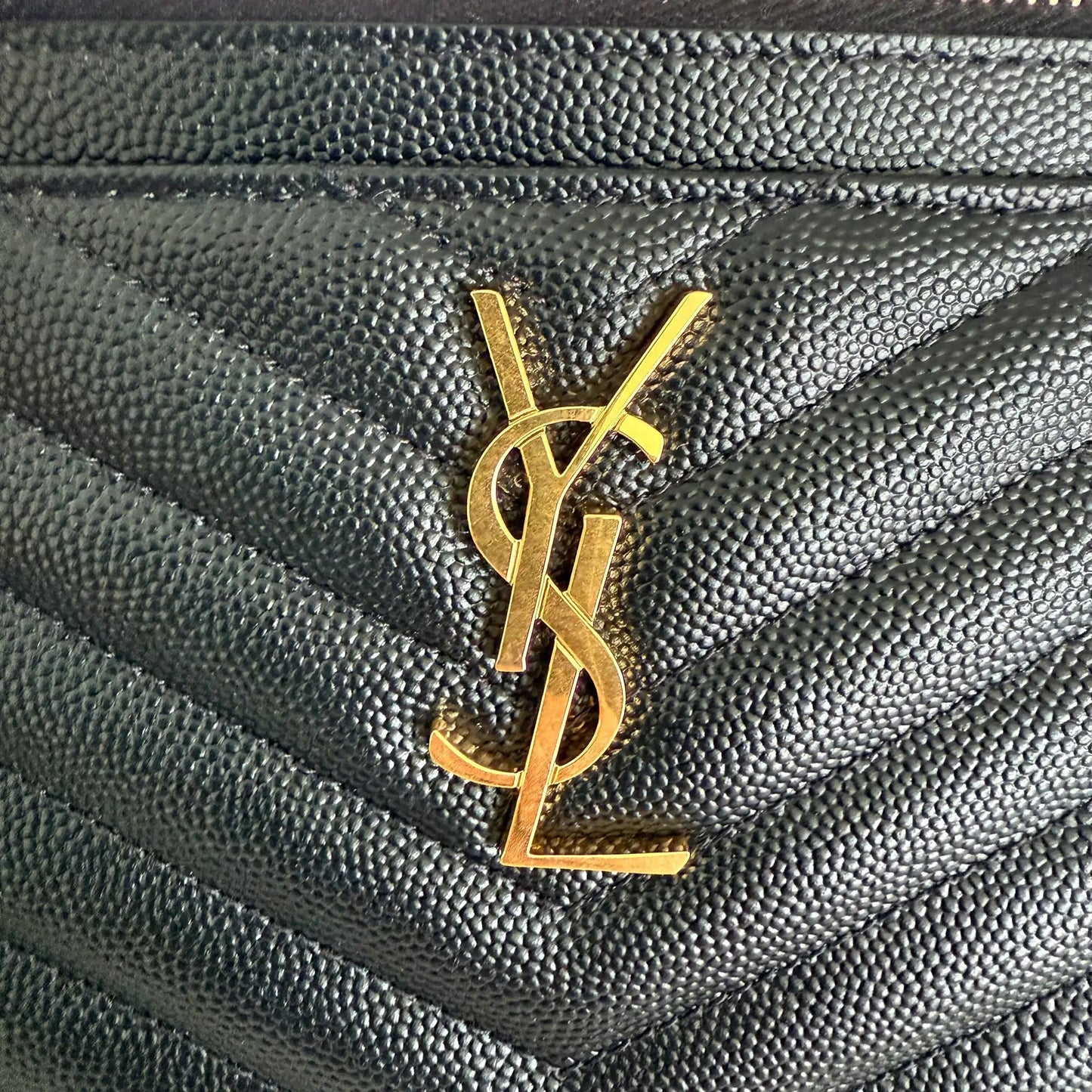 Saint Laurent große Cassandre Pouch Leder schwarz / neuwertig Saint Laurent