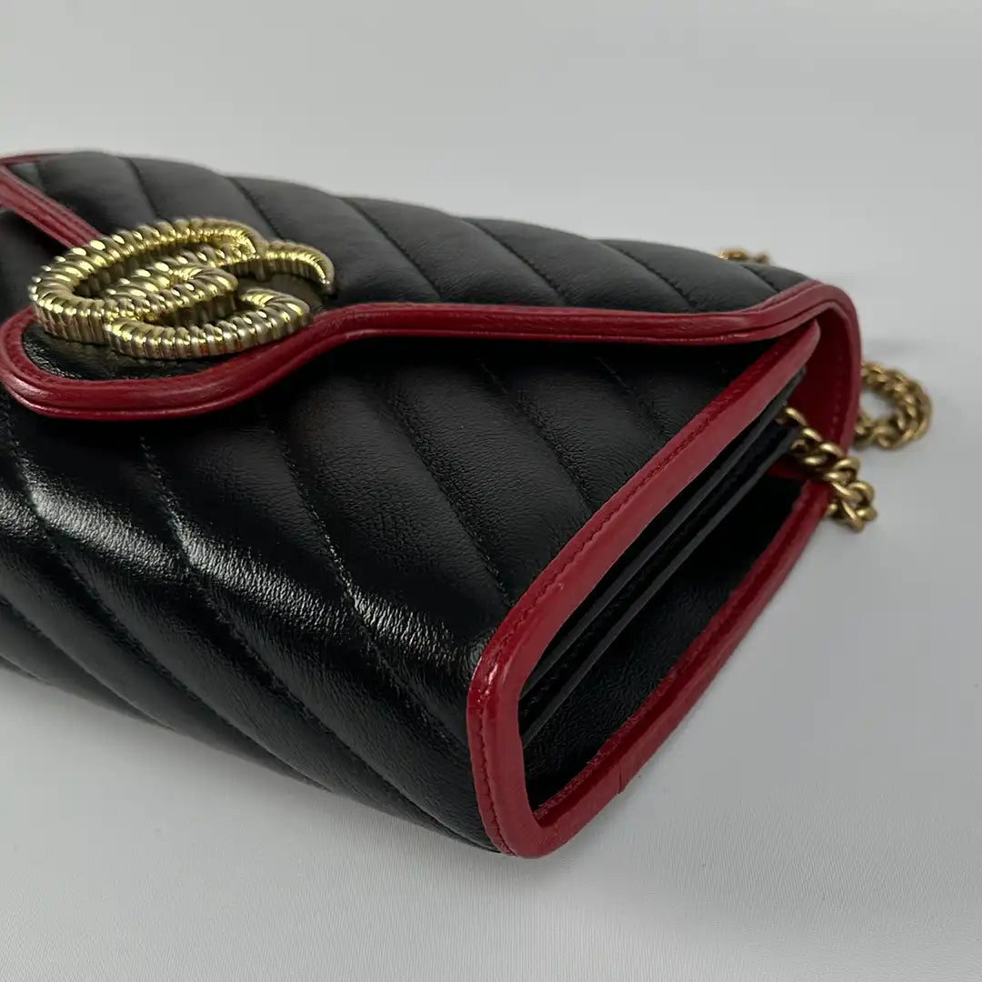 Gucci Torchon GG Marmont Wallet on Chain rot schwarz Leder / neuwertig Gucci