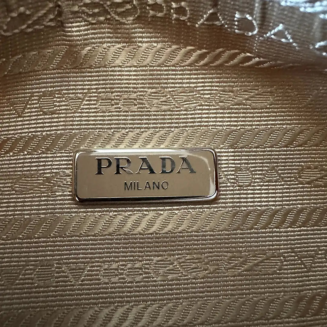 Prada Re-Edition 2000 Mini Bag aus Re-Nylon beige / neuwertig Prada