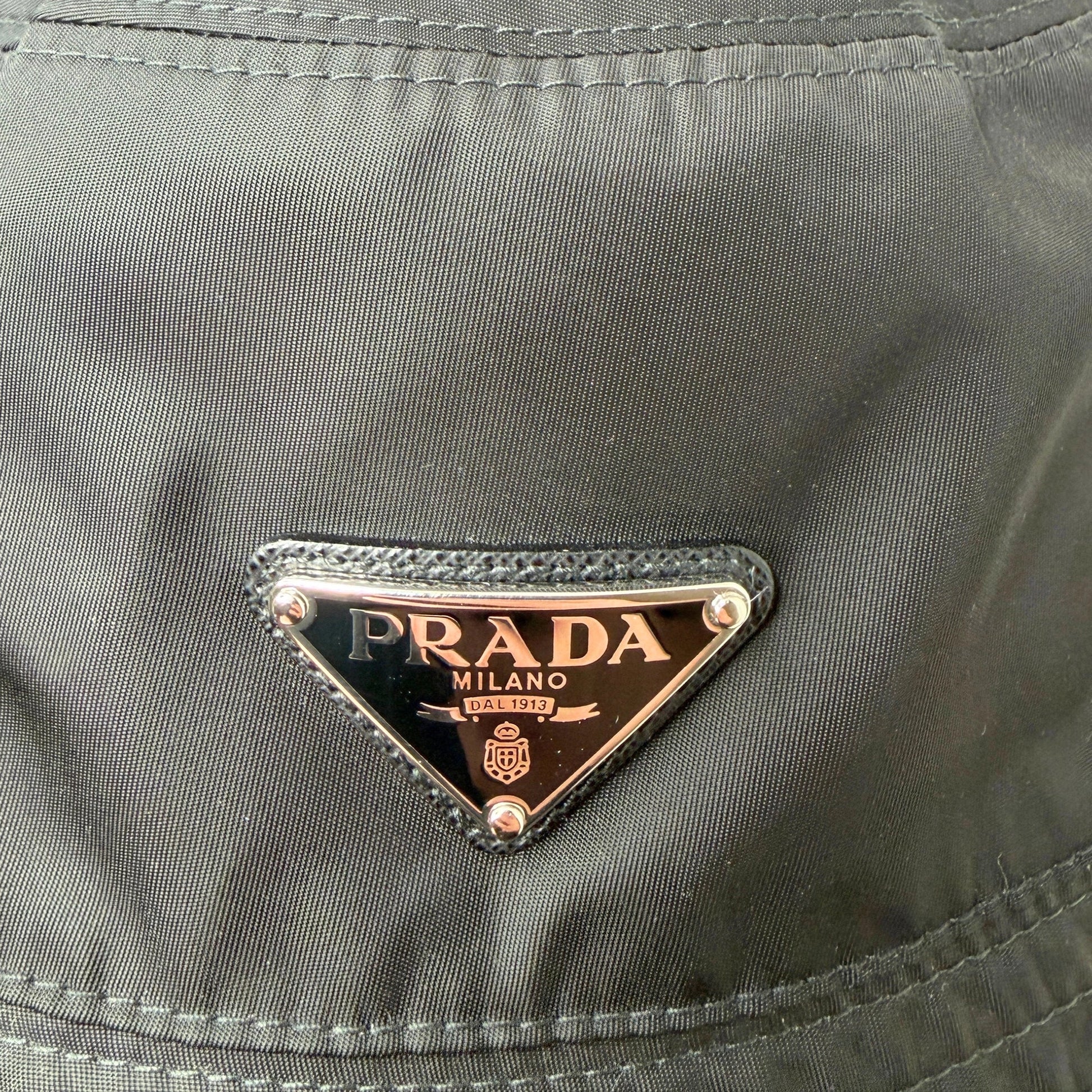 Prada Fischerhut Re-Nylon schwarz Größe S / neuwertig Echtheitscheck