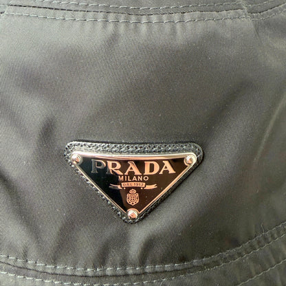 Prada Fischerhut Re-Nylon schwarz Größe S / neuwertig Echtheitscheck