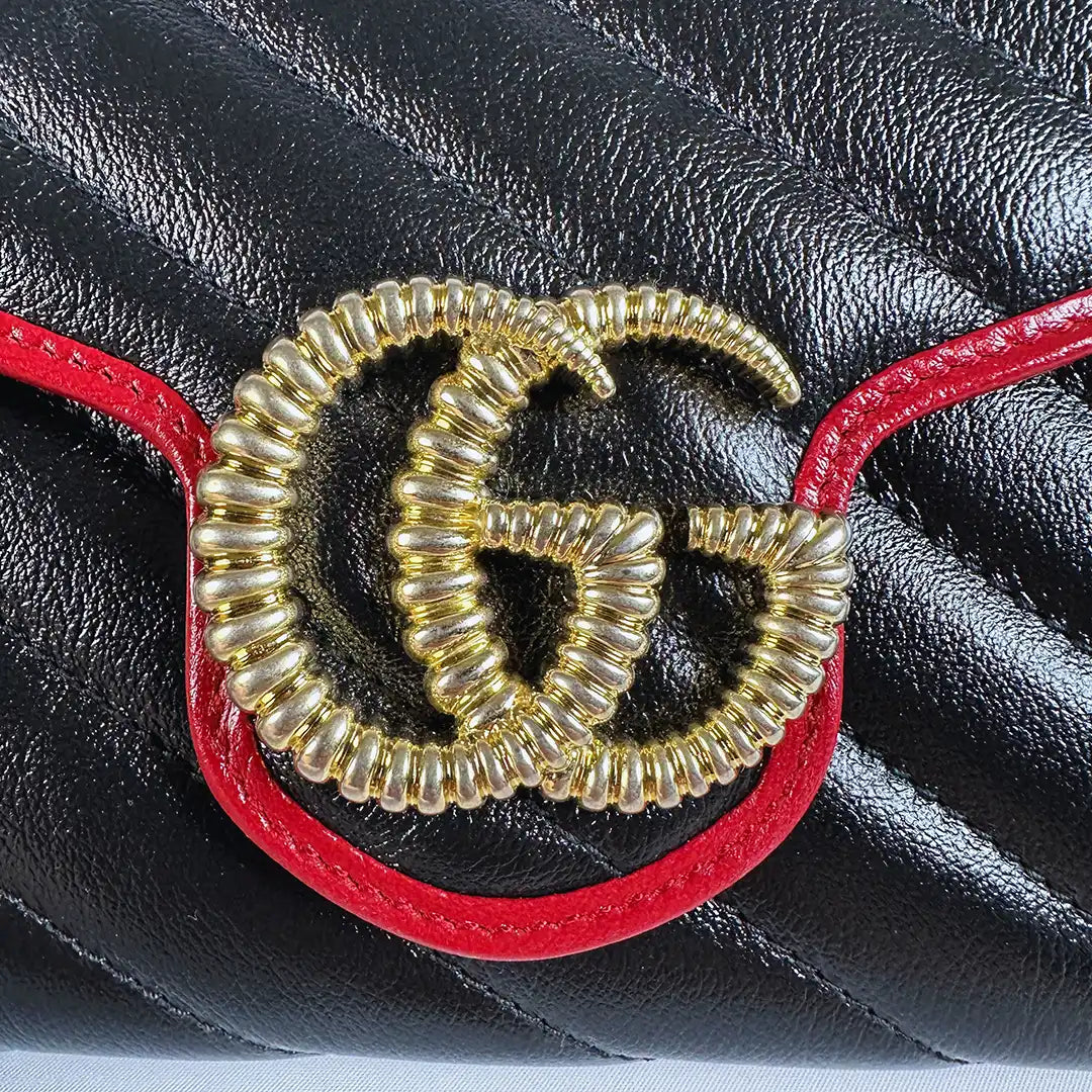 Gucci Torchon GG Marmont Wallet on Chain rot schwarz Leder / neuwertig Gucci