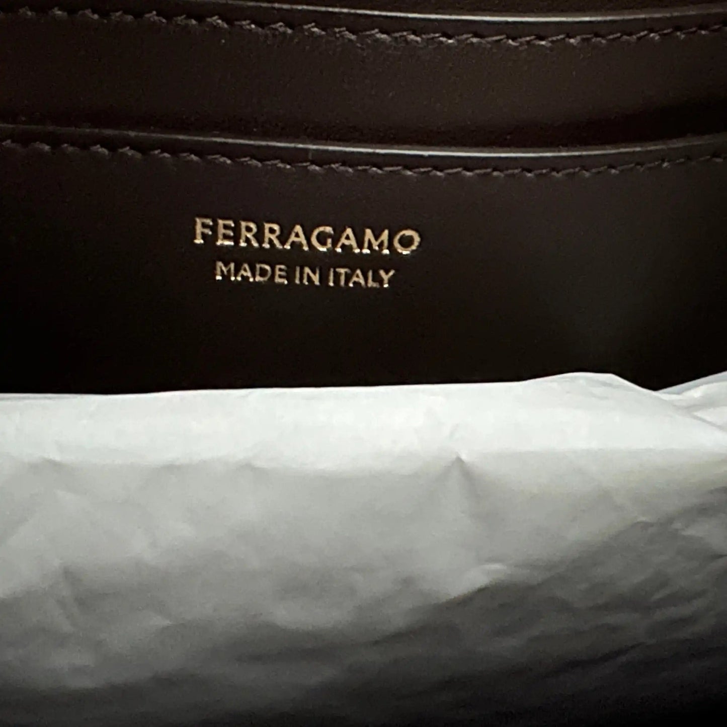 Ferragamo Hug mittelgroße Tote aus Veloursleder braun / ungetragen Salvatore Ferragamo