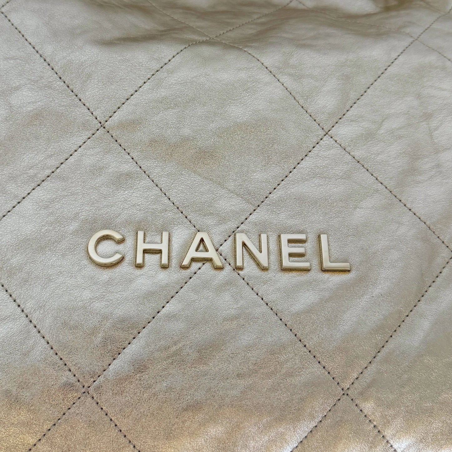 Chanel 22 mittelgroße Hobo Bag gold, goldene Hardware Fullset / sehr gut Chanel