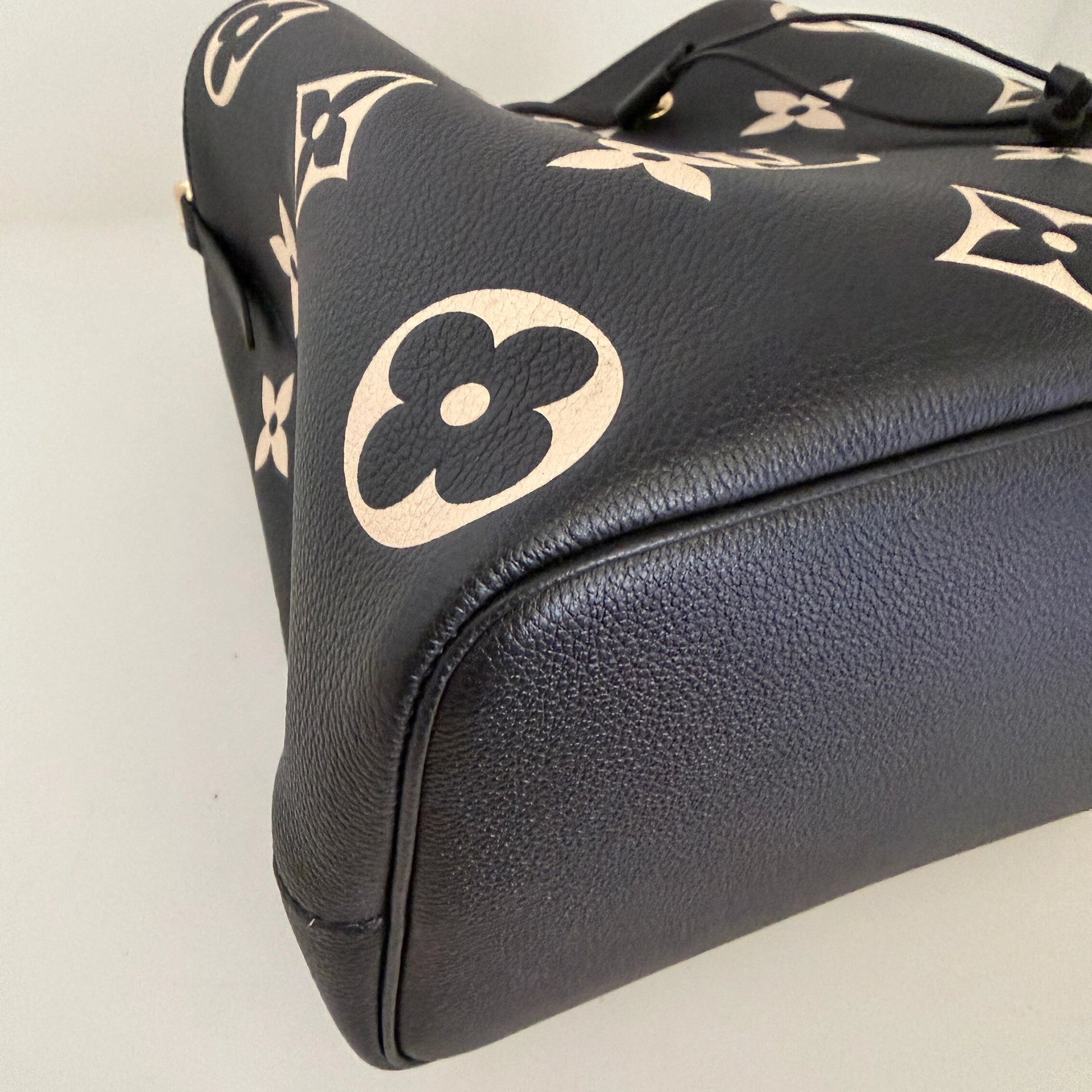 Louis Vuitton NéoNoé MM Monogram Empreinte Bicolor M45497 Fullset / neuwertig Louis Vuitton