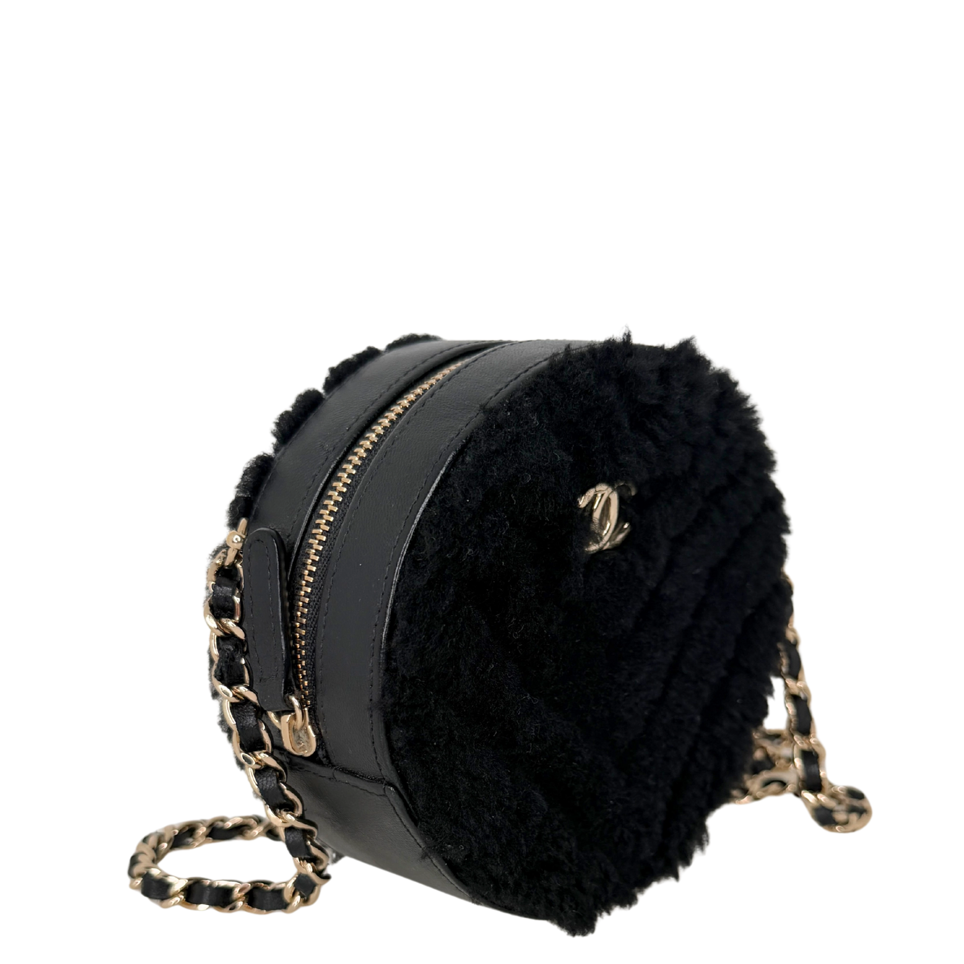 Chanel Round Clutch Chevron Shearling Mini schwarz / sehr gut Chanel