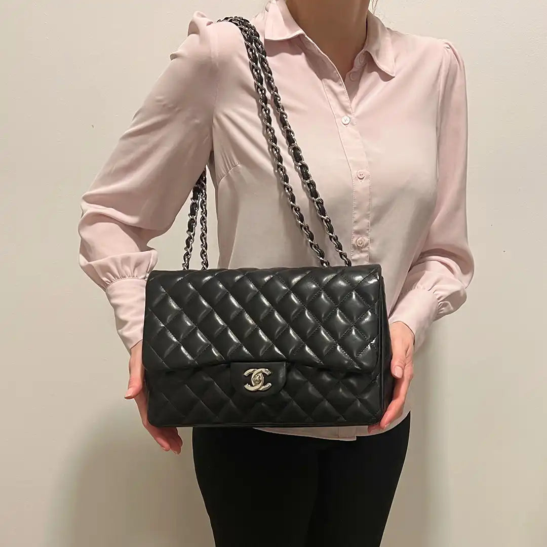 Black jumbo chanel bag sale