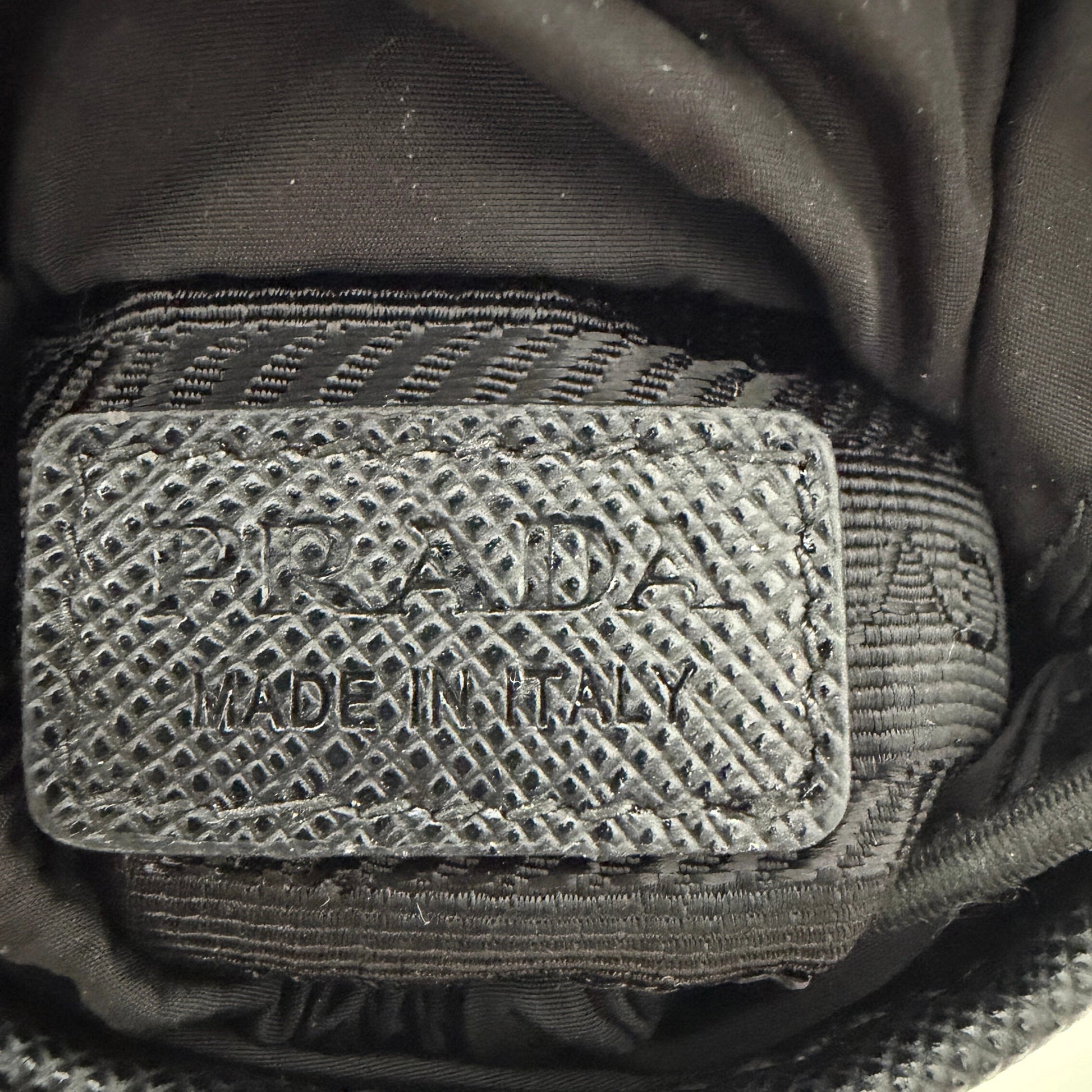 Prada Airpods Pro-Hülle aus Re-Nylon / neuwertig Prada