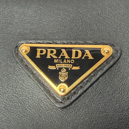 Prada kleine Arqué Schultertasche Leder schwarz Fullset / sehr gut Prada
