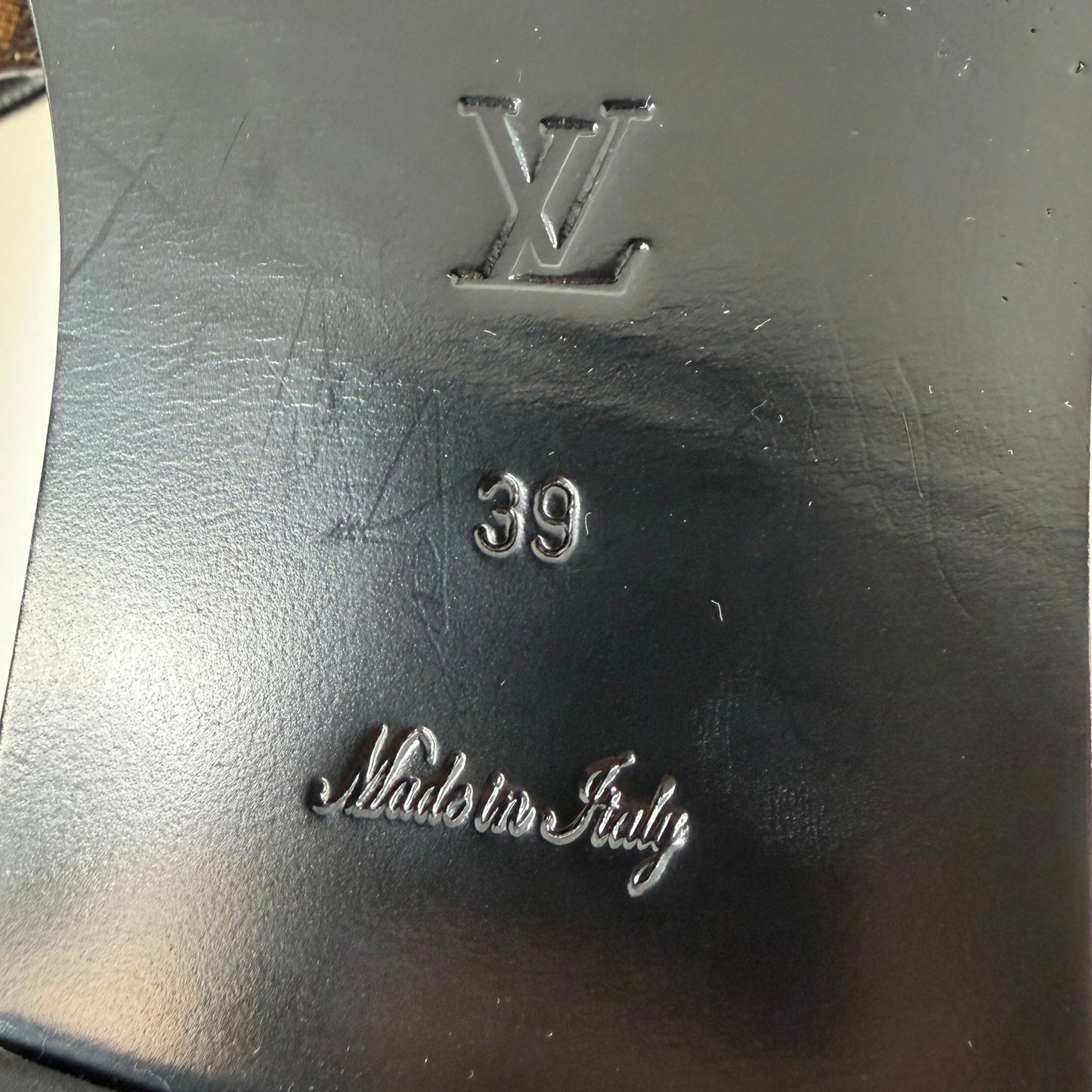 Louis Vuitton Monogram Lock it Flat Mules Größe / 39 Louis Vuitton