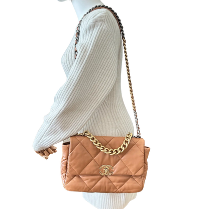 Chanel 19 Flap Bag Medium Tasche glänzendes Lammleder Caramel / sehr gut Chanel