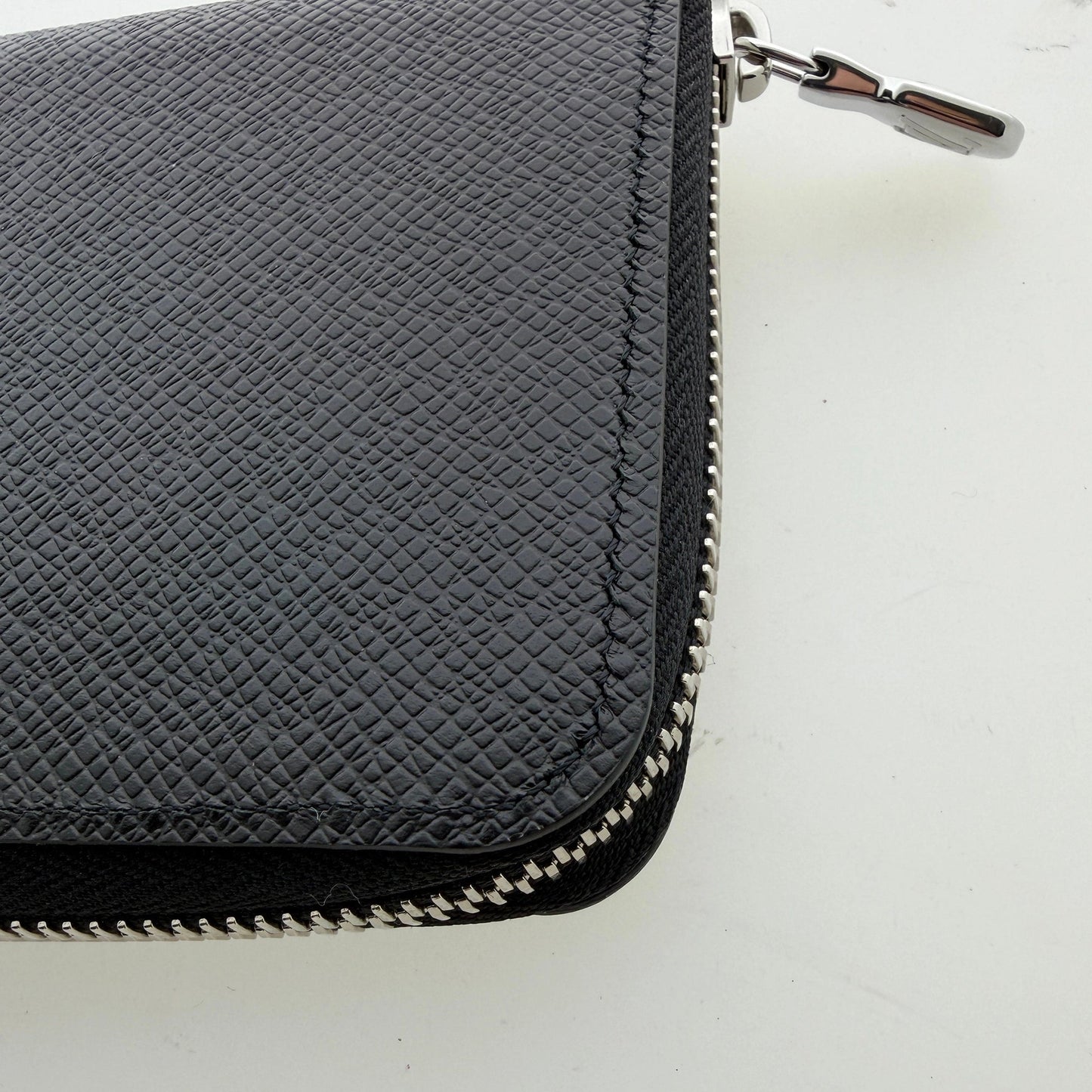 Louis Vuitton Zippy Wallet Vertical Taiga Leder schwarz Fullset / neuwertig Louis Vuitton