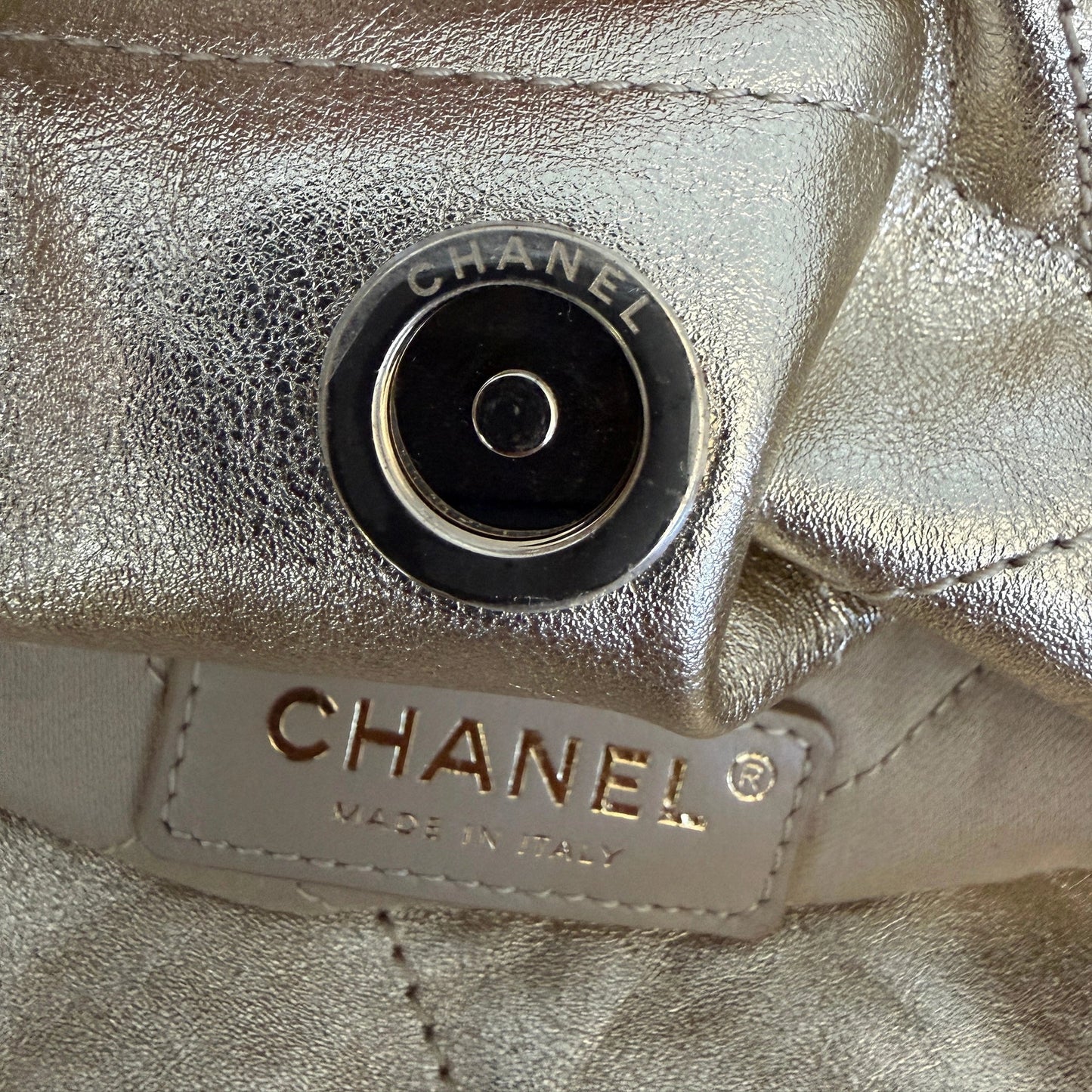 Chanel 22 mittelgroße Hobo Bag gold, goldene Hardware Fullset / sehr gut Chanel