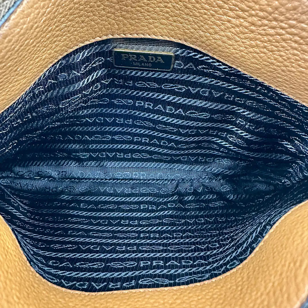 Prada Vitello Phenix Cannella braune Leder Crossbody Tasche neuwertig