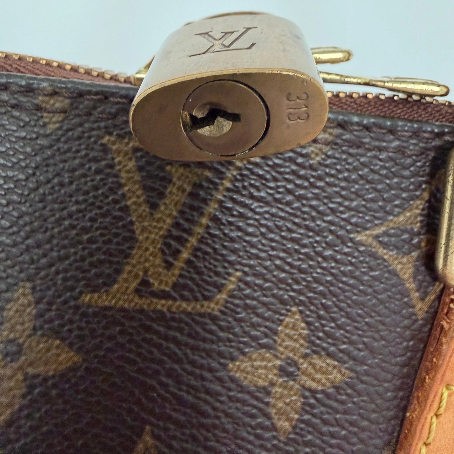 Louis Vuitton Alma PM Monogram Canvas / gut Louis Vuitton