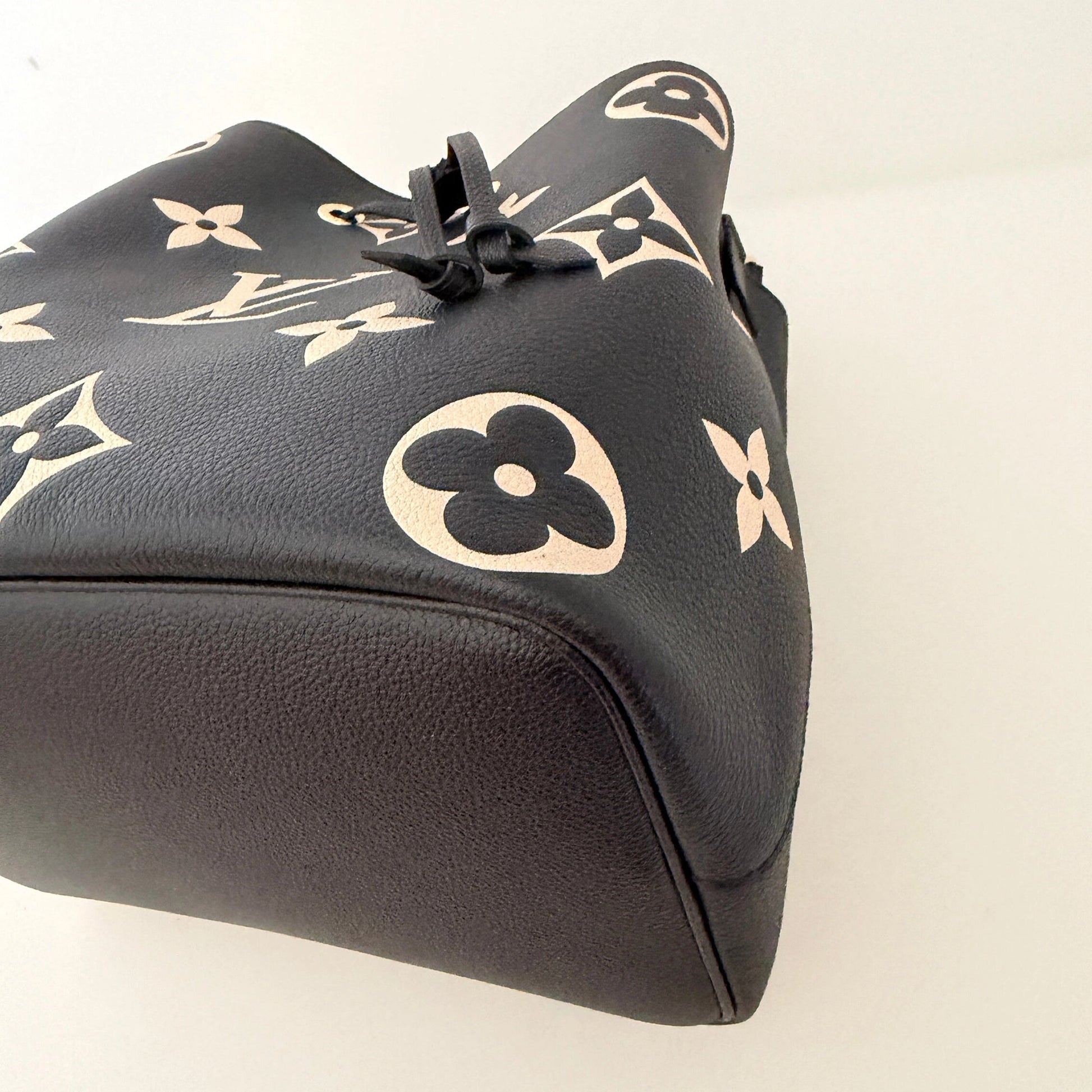 Louis Vuitton NéoNoé MM Monogram Empreinte Bicolor M45497 Fullset / neuwertig Louis Vuitton