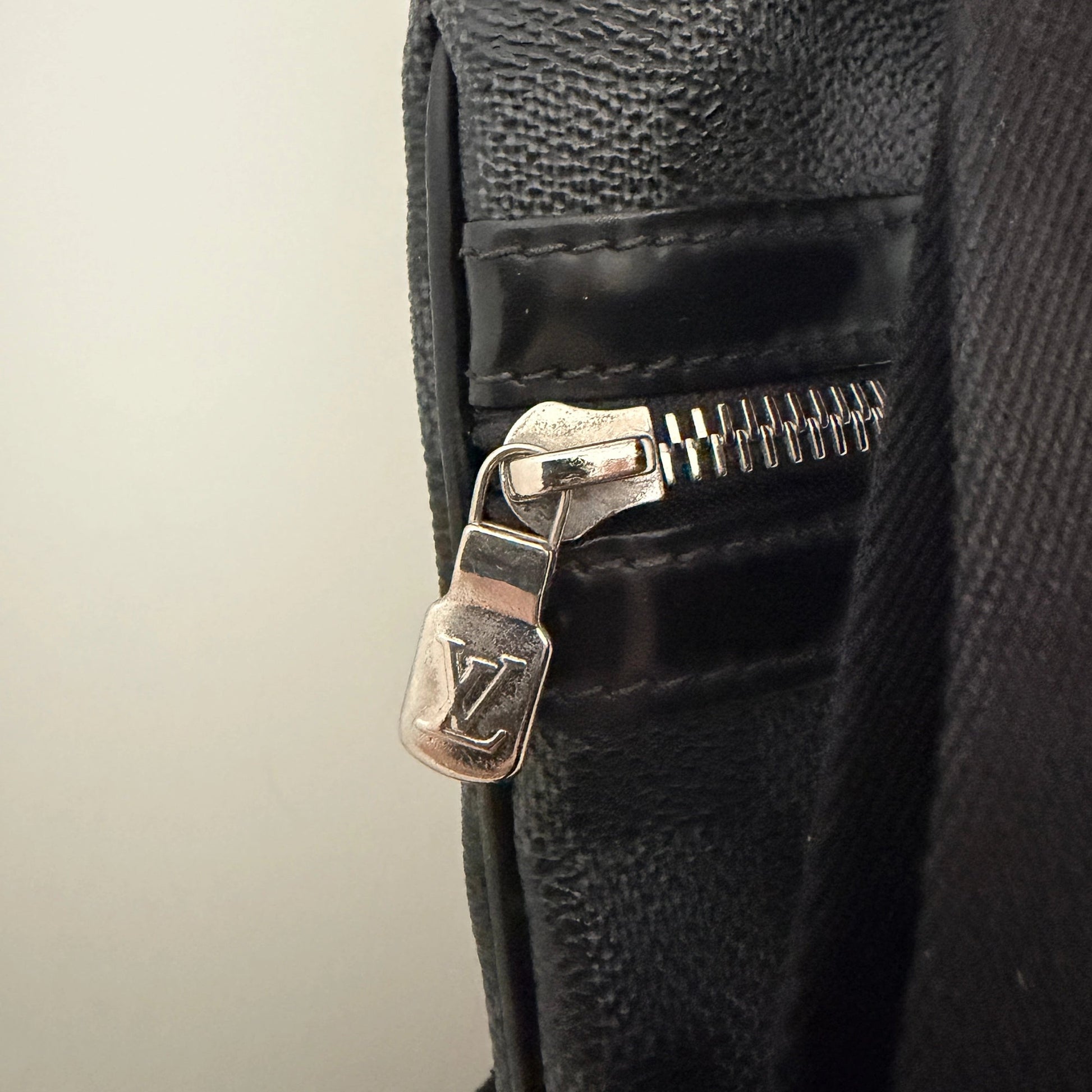 Louis Vuitton Thomas Damier Graphite Canvas Messenger Bag / gut Louis Vuitton