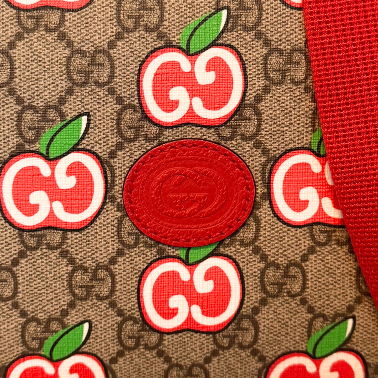 Gucci GG Supreme Apple Camera Bag Rot / sehr gut Gucci