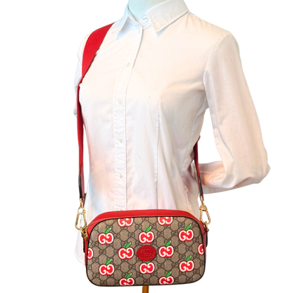 Gucci GG Supreme Apple Camera Bag Rot / sehr gut Gucci