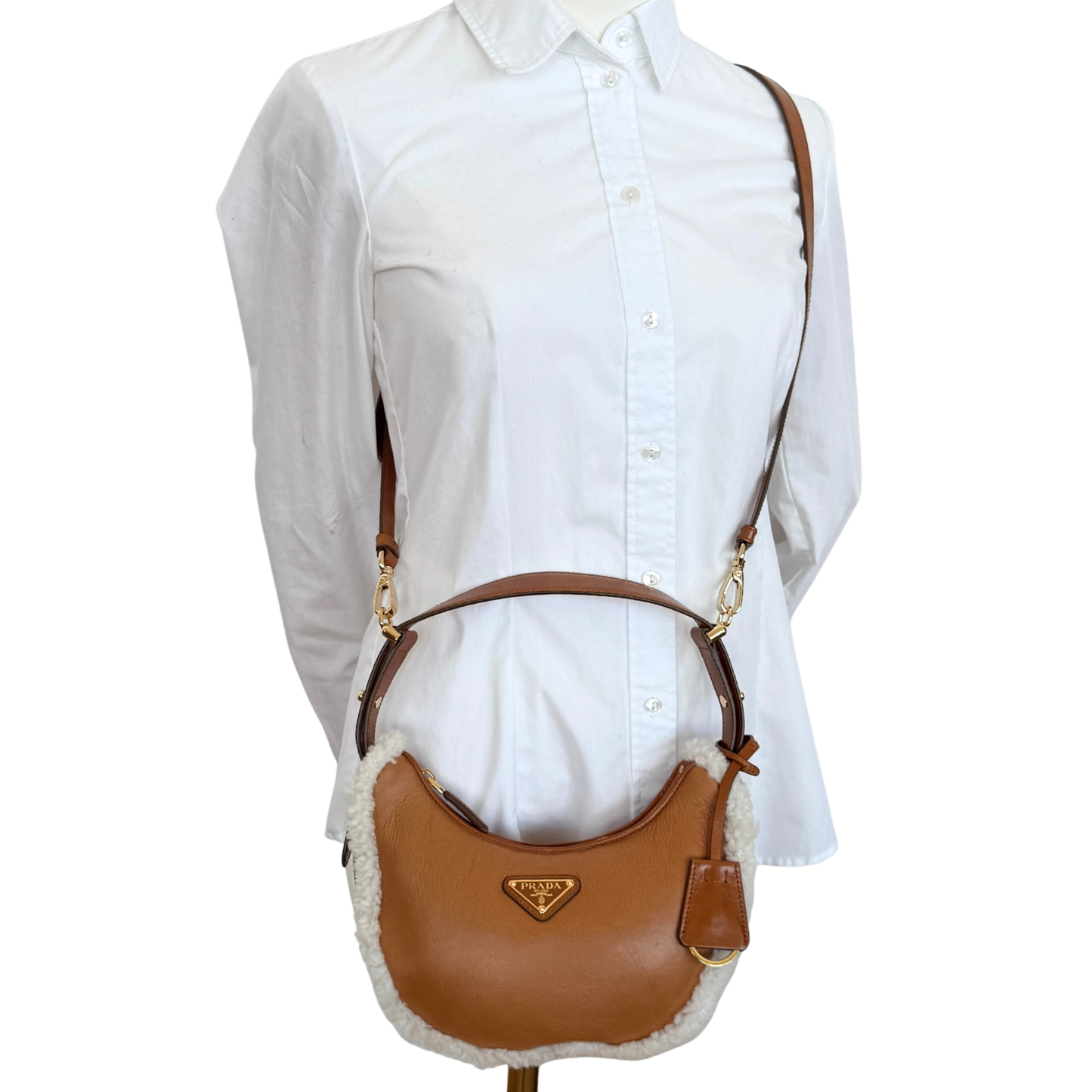 Prada kleine Arqué Schultertasche aus Lammfell Cognac / neuwertig