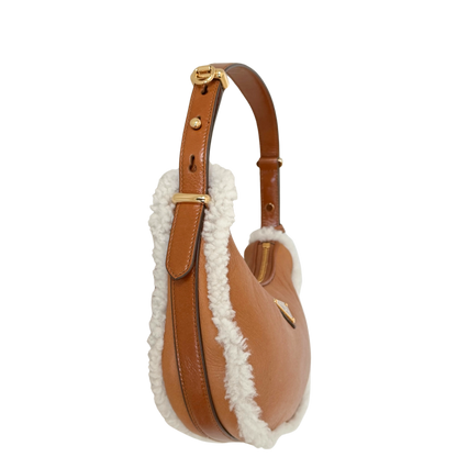 Prada kleine Arqué Schultertasche aus Lammfell Cognac / neuwertig