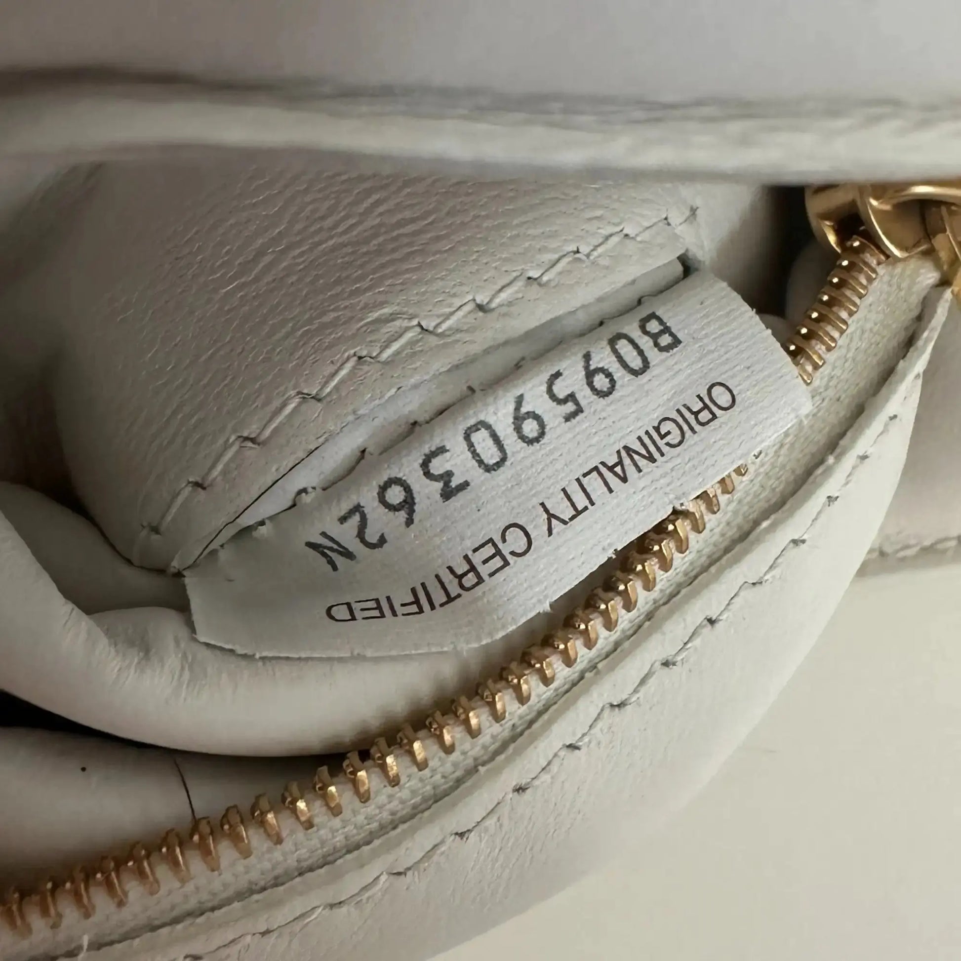 Bottega Veneta Padded Chain Cassette Crossbody Bag Off-White / sehr gut Bottega Veneta