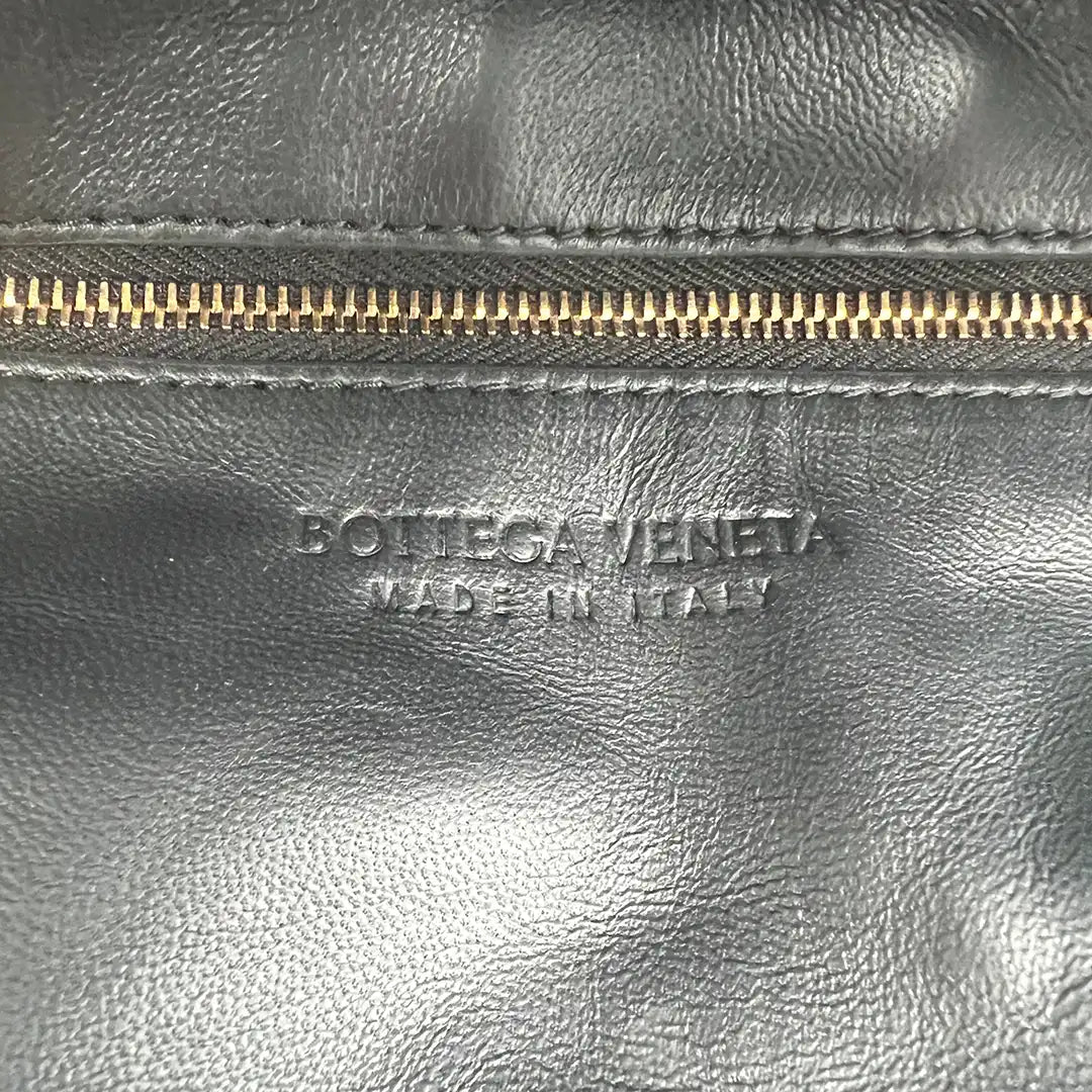 Bottega Veneta Casette Lackleder schwarz / neu Bottega Veneta