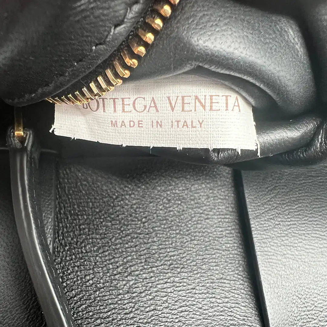 Bottega Veneta Casette Lackleder schwarz / neu Bottega Veneta