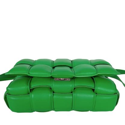 Bottega Veneta Padded Cassette Intrecciato grün / sehr gut Bottega Veneta
