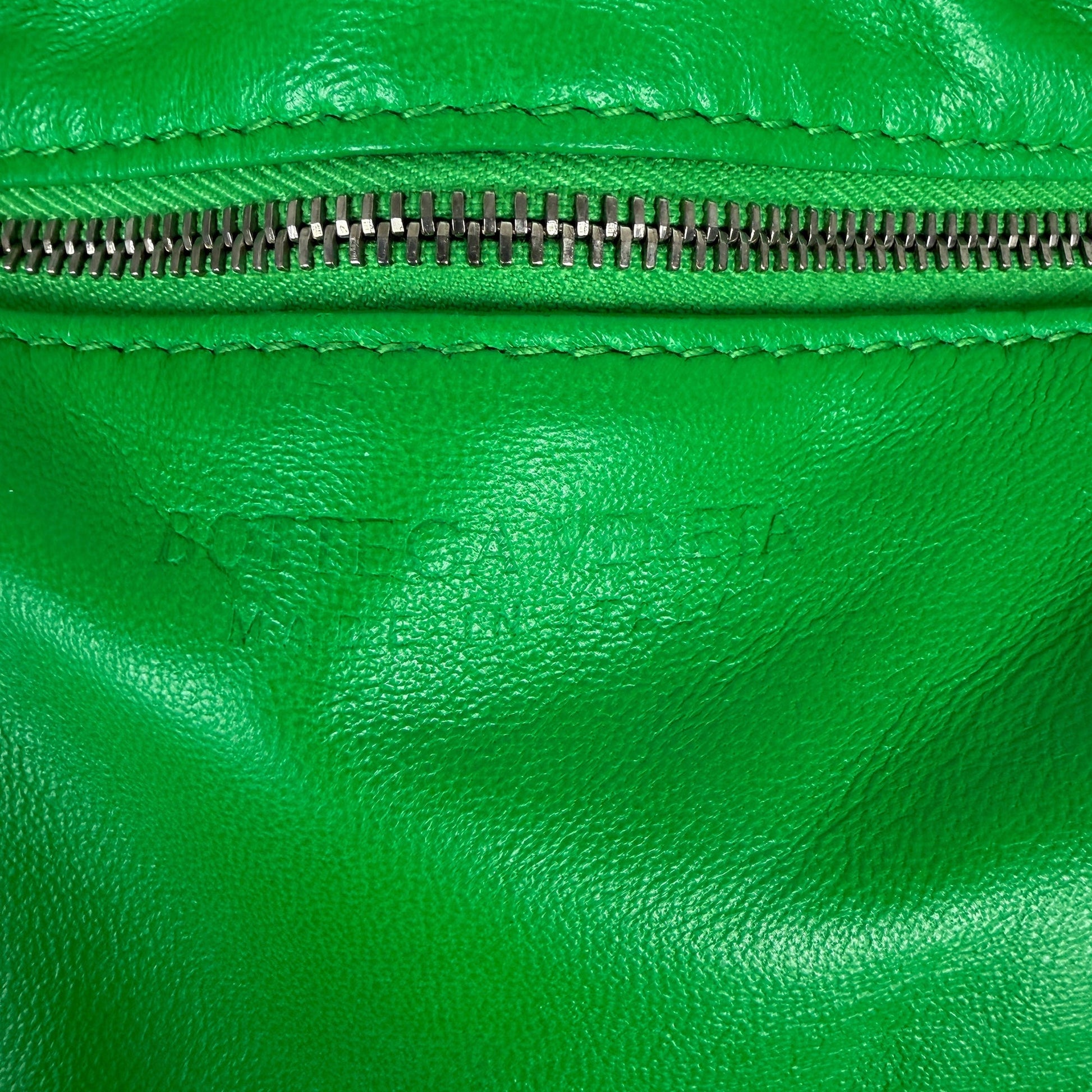 Bottega Veneta Padded Cassette Intrecciato grün / sehr gut Bottega Veneta