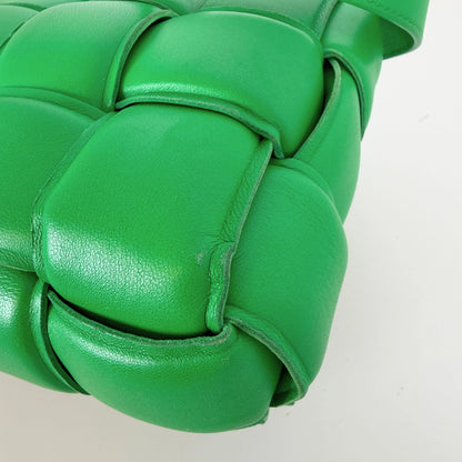 Bottega Veneta Padded Cassette Intrecciato grün / sehr gut Bottega Veneta